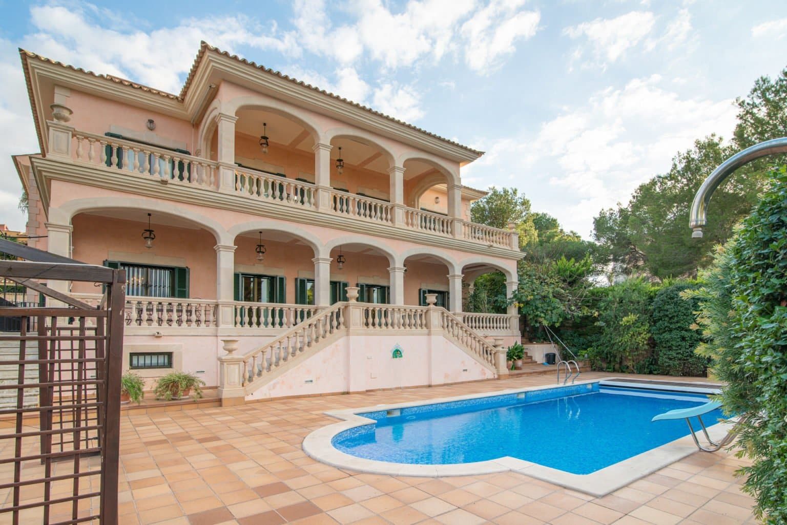 Stately front-line villa in Son Veri Nou 3