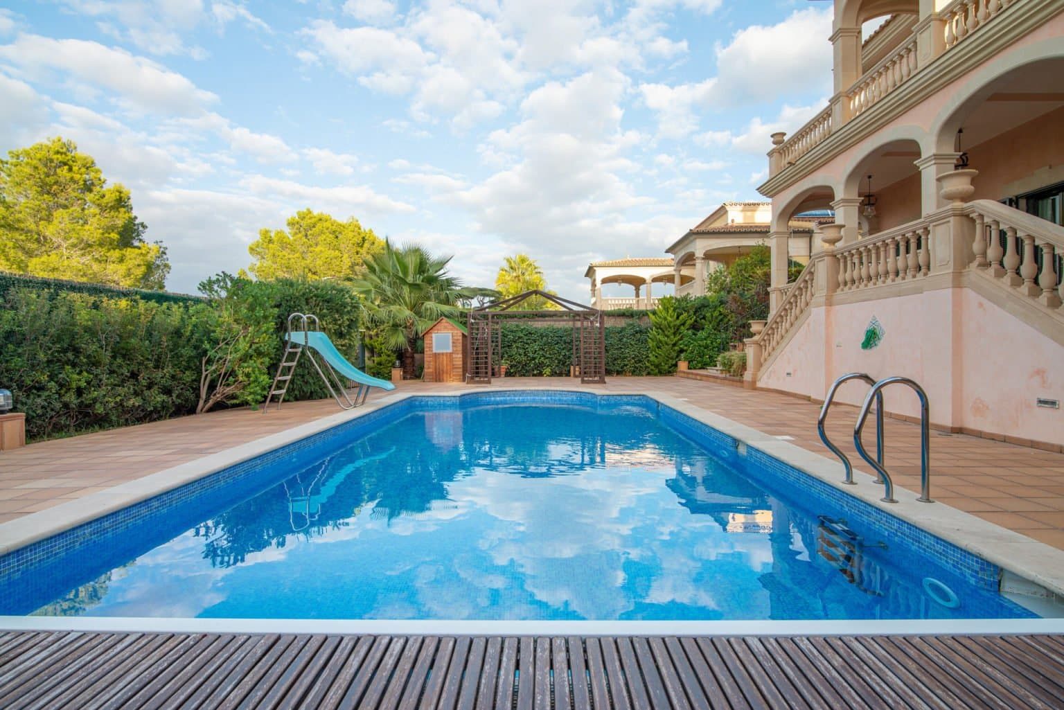 Stately front-line villa in Son Veri Nou 4