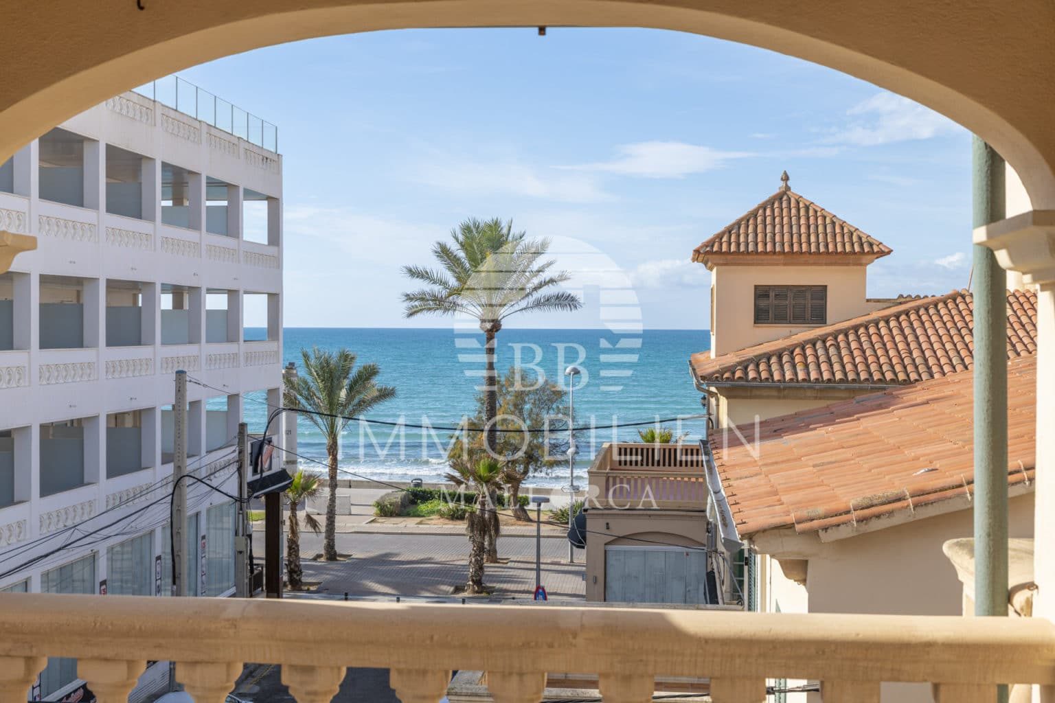 Entire building with commercial space & rental license for sale in Playa de Palma. Ideal for investors 2