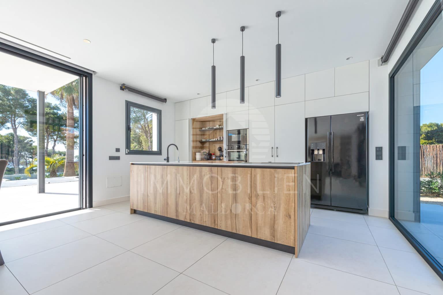 New-build front-line villa with a green zone in front and a large pool 5