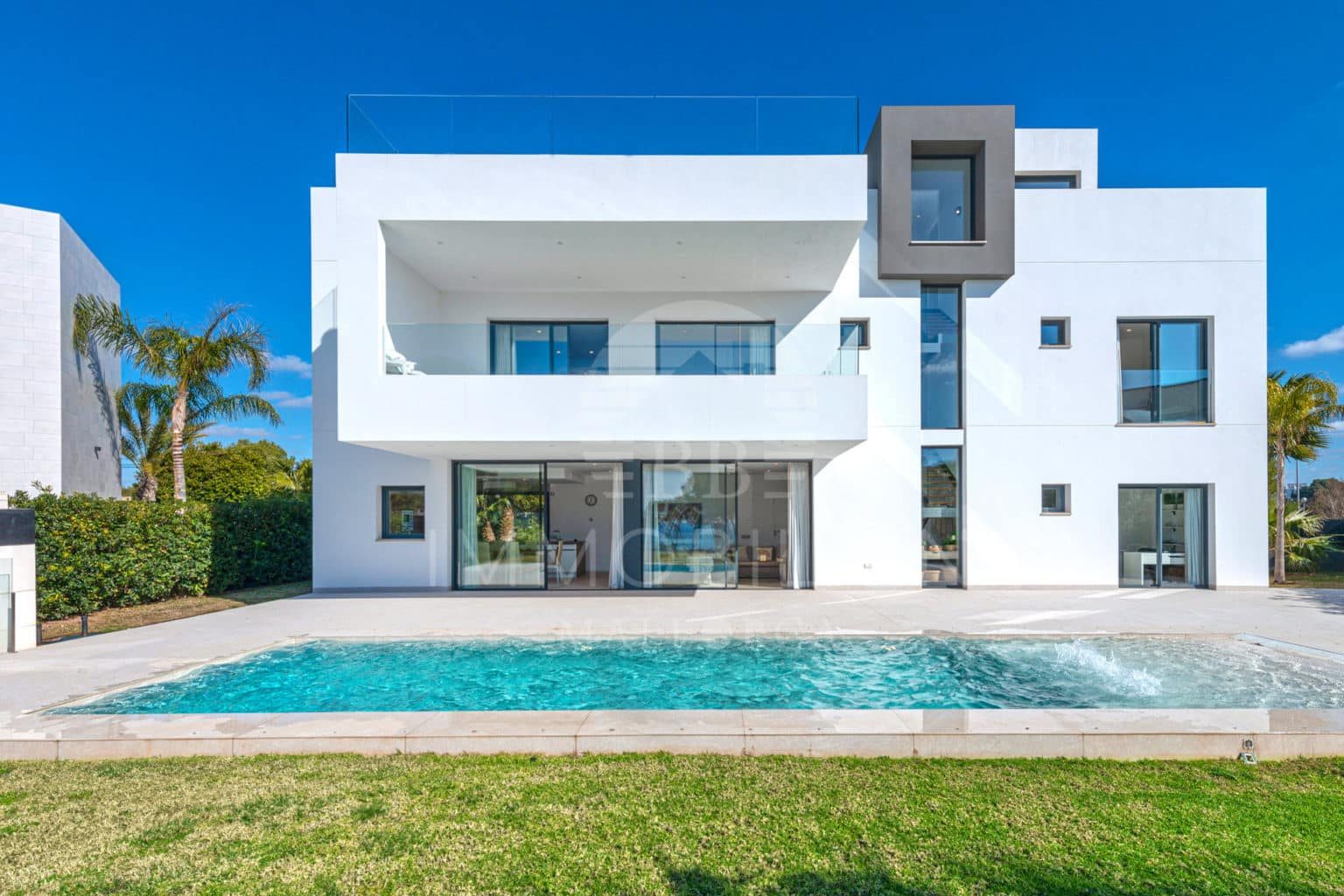 Modern new-build villa on the front line with pool sea views green zone carport - 1