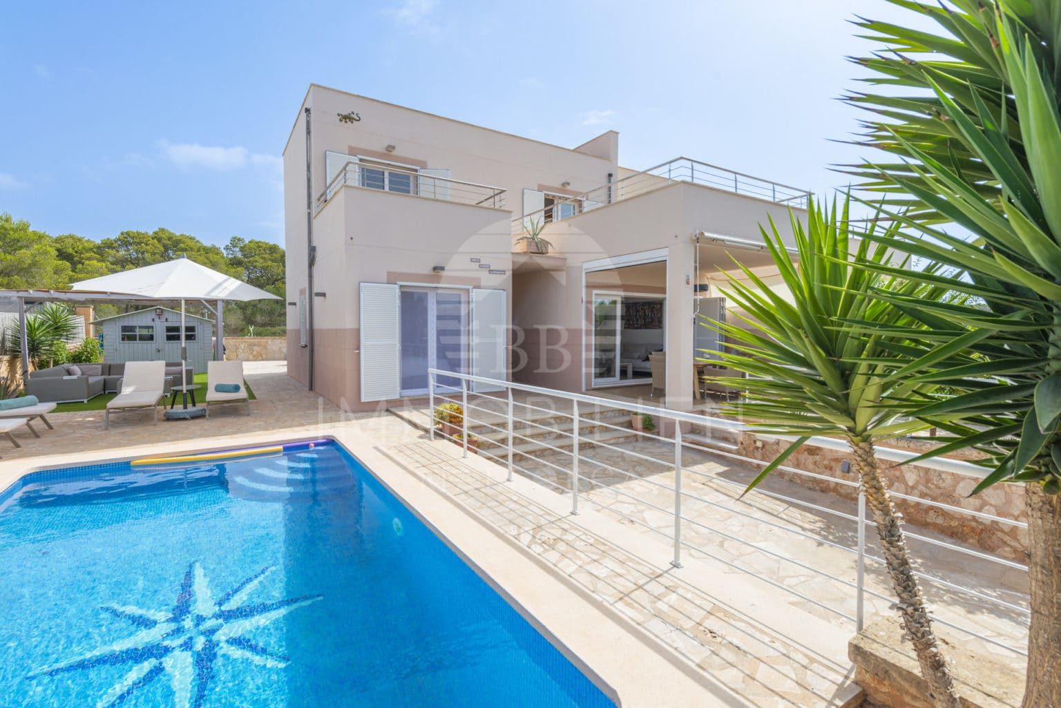 Renovated semi-detached house with 4 bedrooms, pool & garden in Cala Pi 2