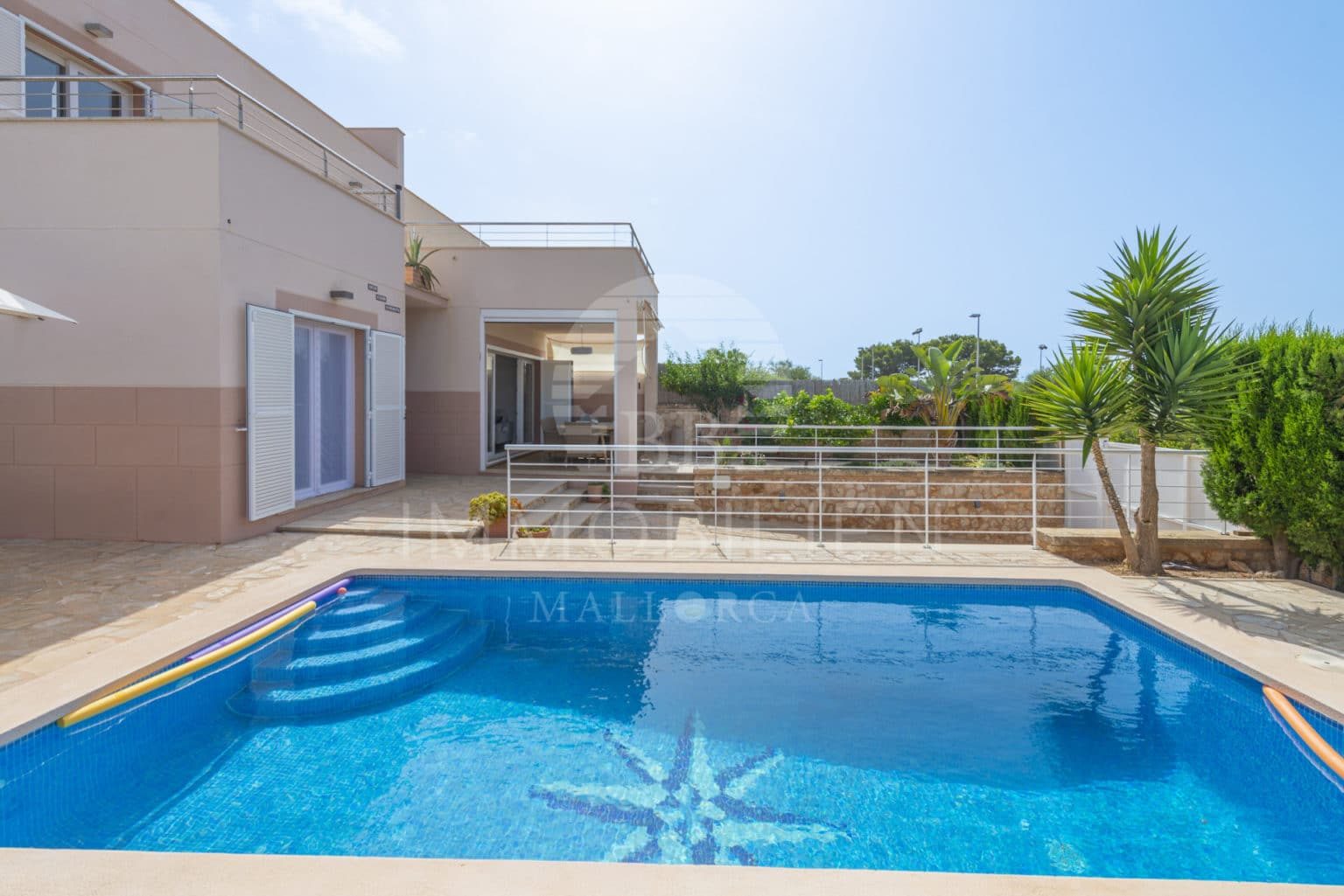 Renovated semi-detached house with 4 bedrooms, pool & garden in Cala Pi 3