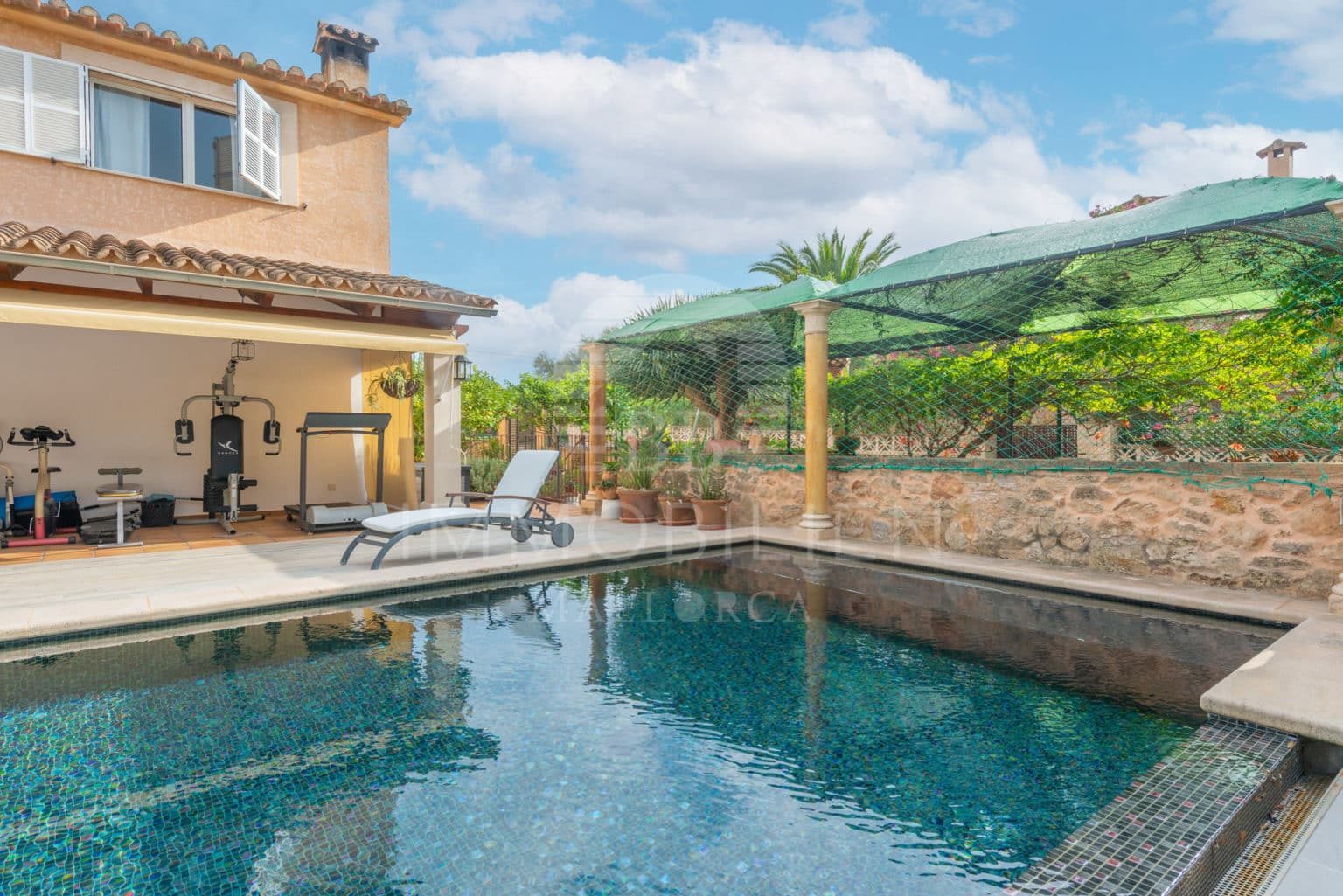 Large detached house with beautiful pool & garden 5