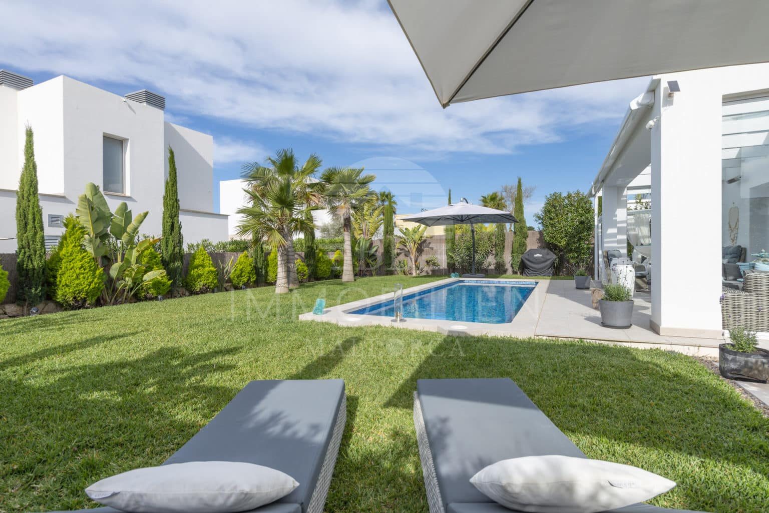 New-build villa with saltwater pool, garden & 2 carports 3