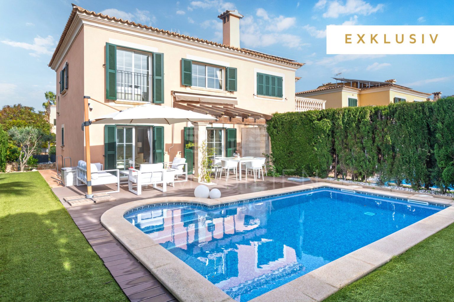 Beautiful semi-detached house with large pool & garage - 1