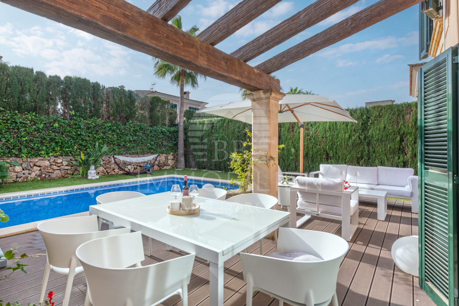 Beautiful semi-detached house with large pool & garage 4