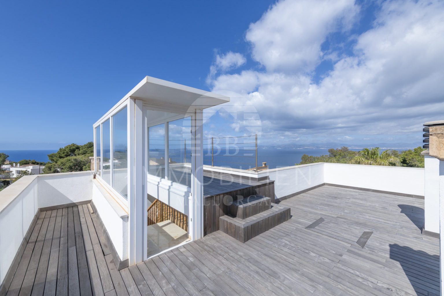 Large semi-detached house with spa, jacuzzi with roof terrace & sea view 3