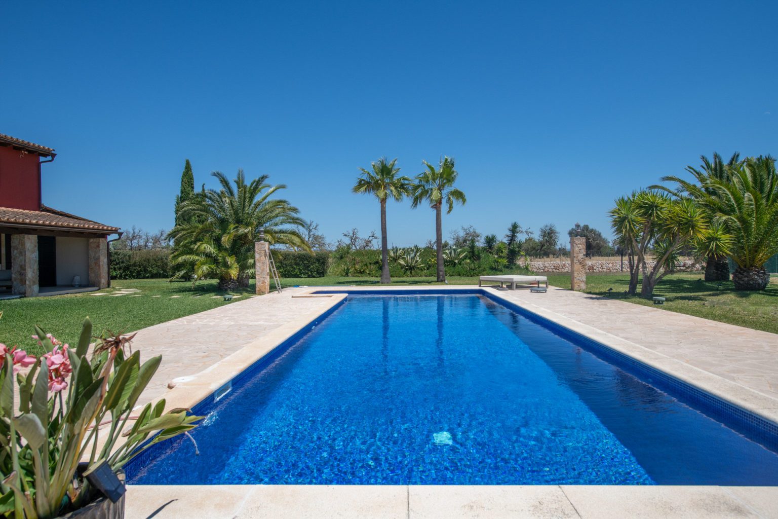 Beautiful finca with large pool and tennis court in Campos on Mallorca 2
