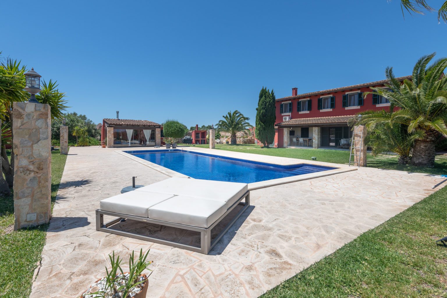 Beautiful finca with large pool and tennis court in Campos on Mallorca 3