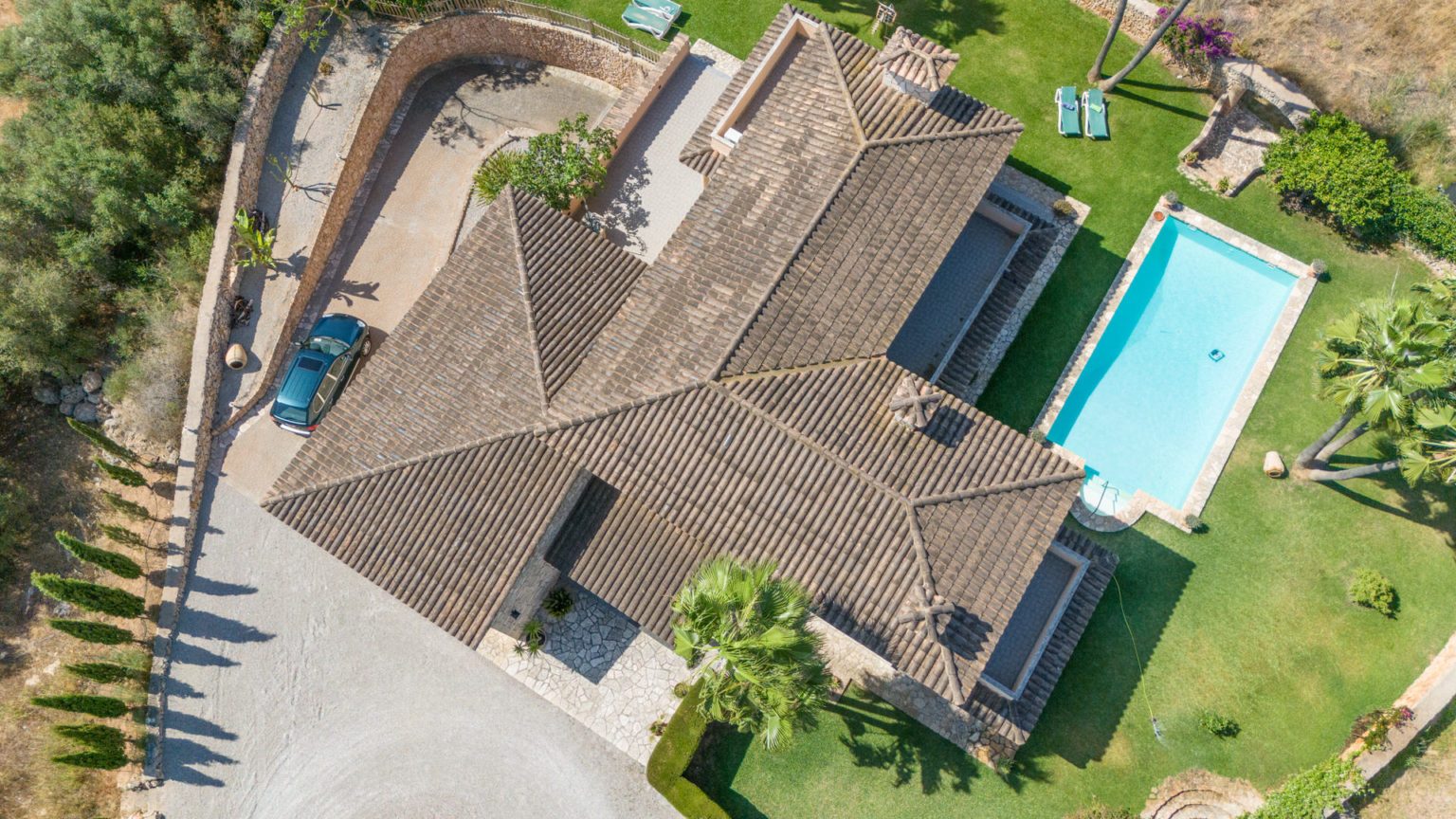 Finca with holiday rental licence, pool, wellness area & garage 2